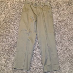 Men’s Dockers Khaki Pants Size 32 x 30